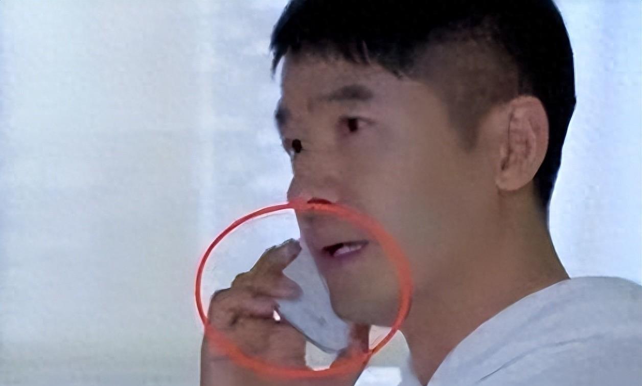 *绑捆**露大胸、台词胡来!这些“*辱侮**”观众的剧情,真把观众当呆子