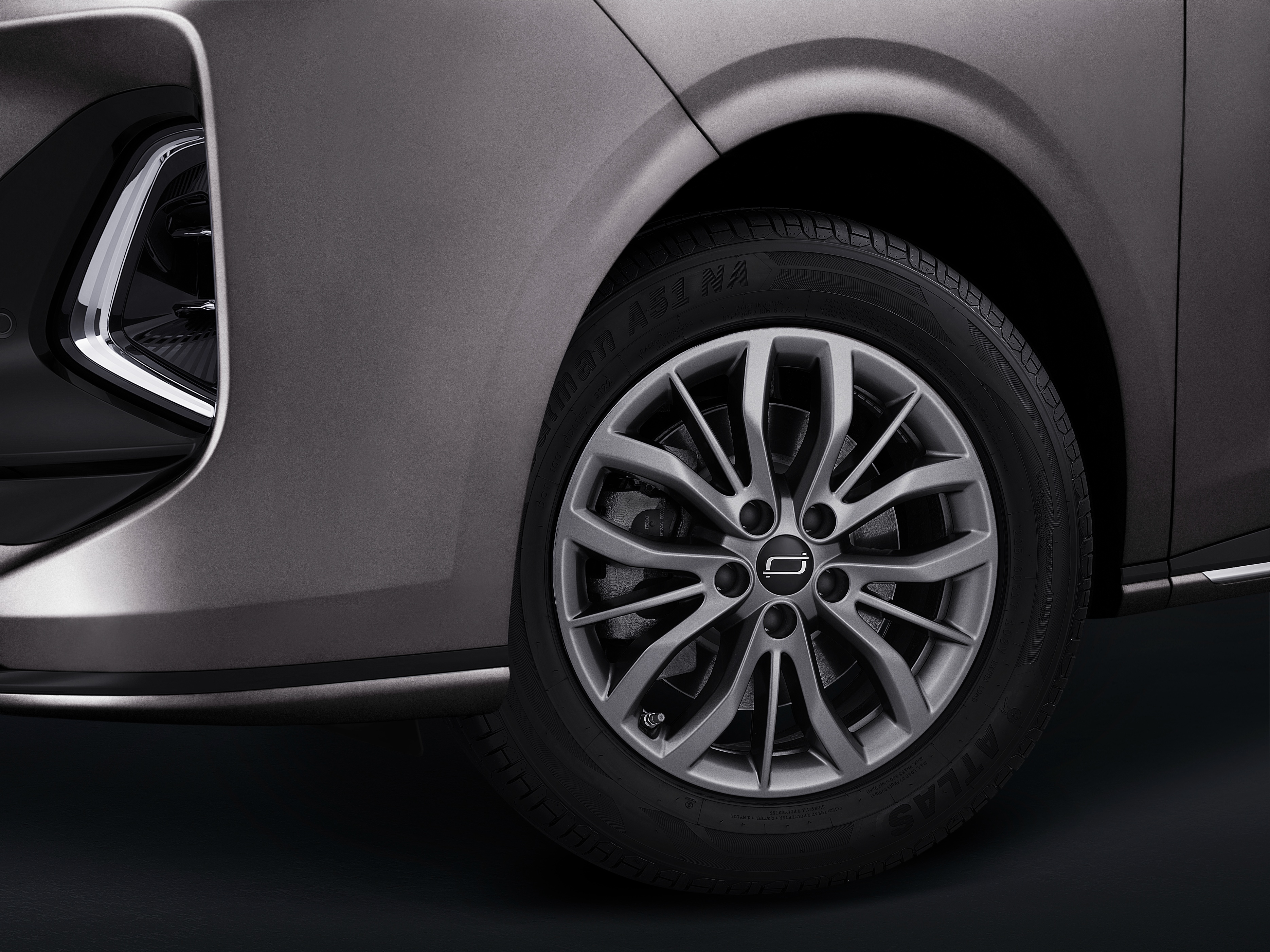 紧凑型mpv定位,mpv奔腾m9长宽高多少米