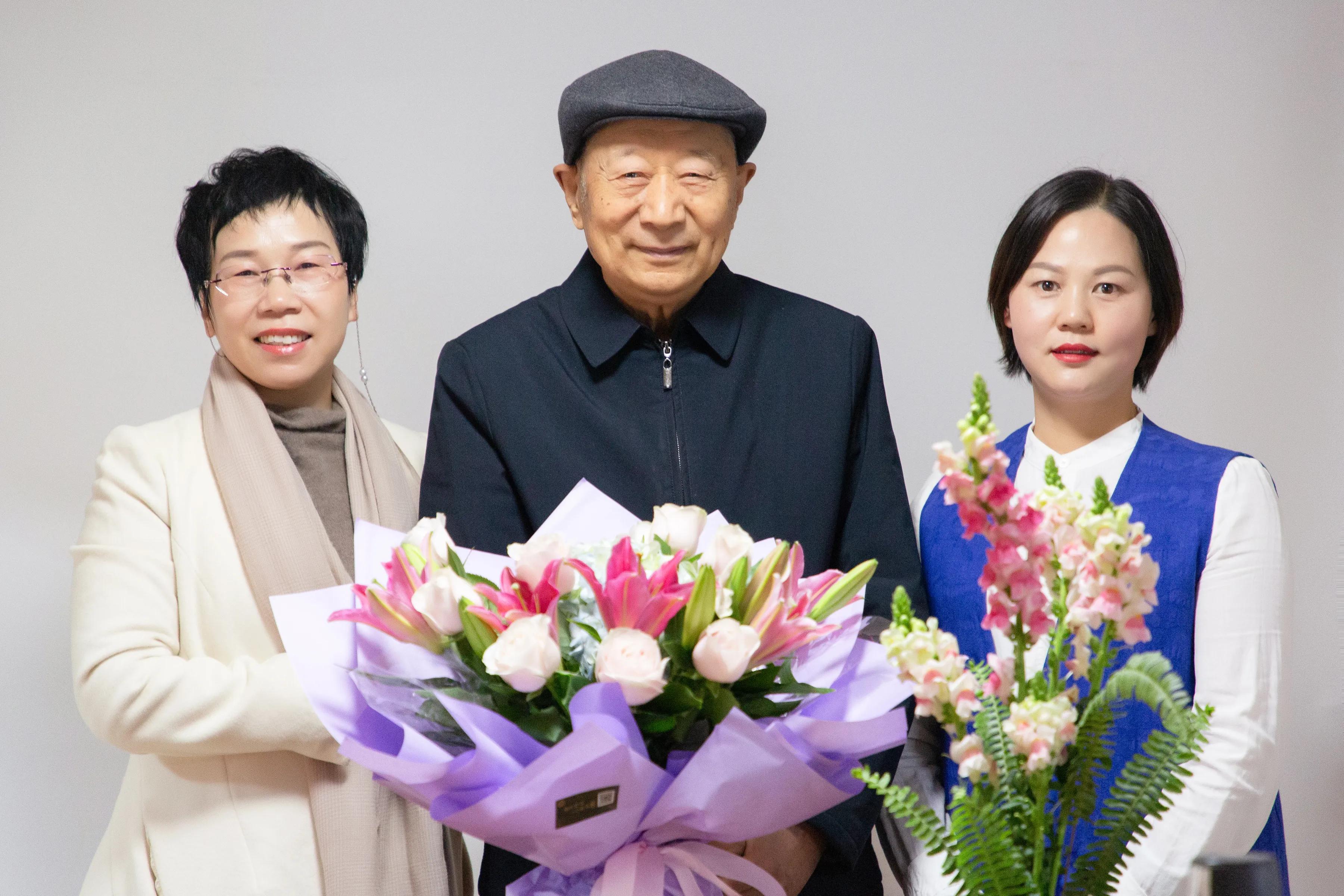 走向世界舞台的大国良师，却拒收讲课费