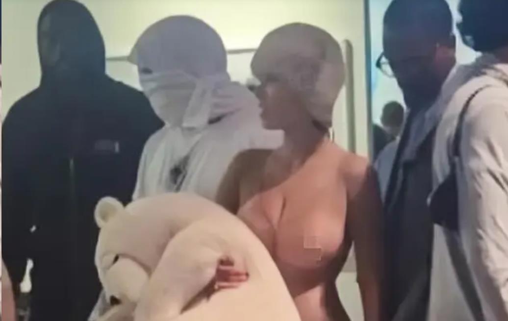 卡戴珊挺着大肚子,卡戴珊胖照