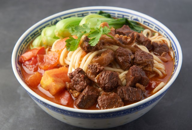 我摆摊一年赚了5万需要交税吗,我摆摊卖小吃还债的经历