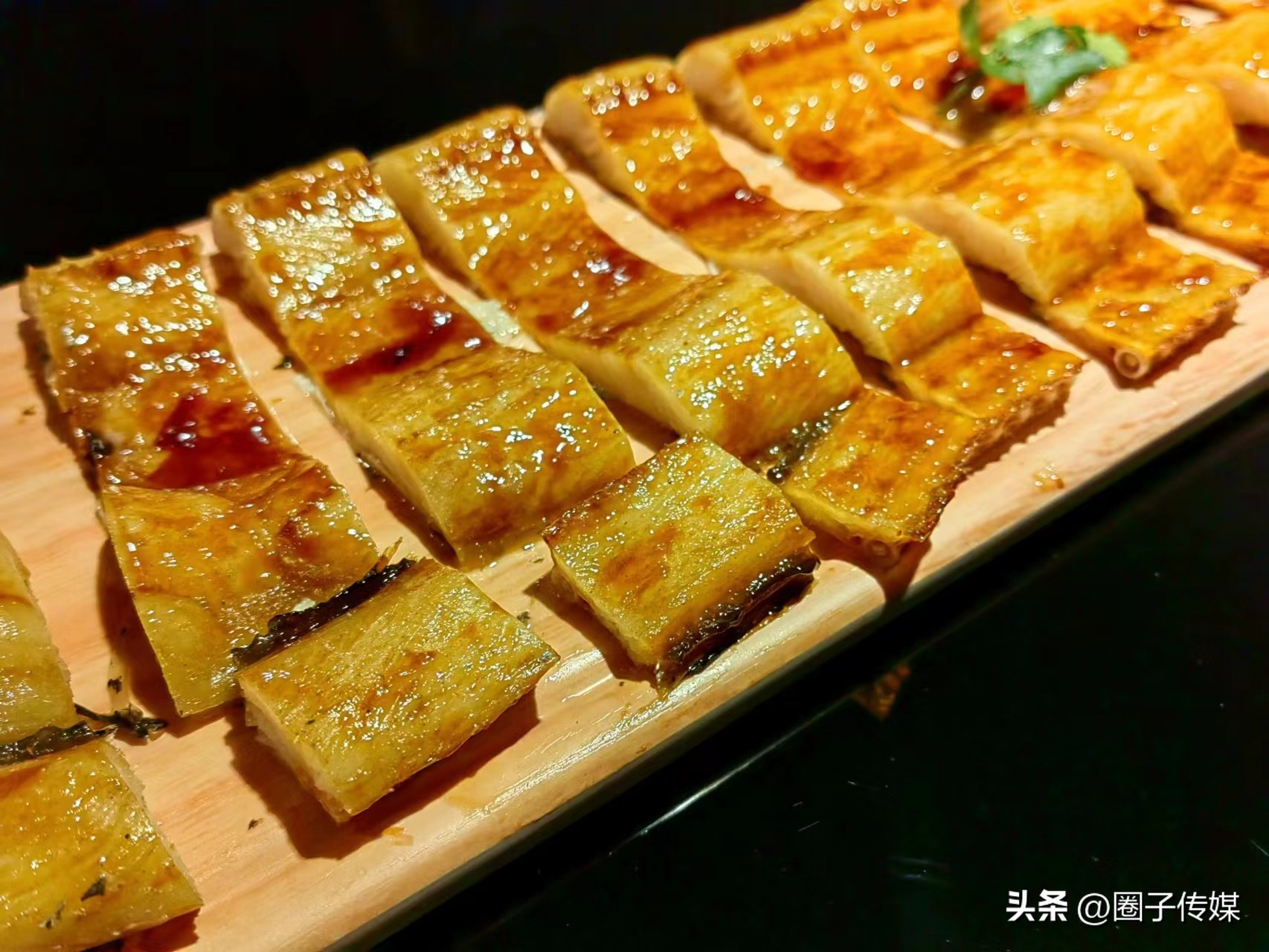 鲜香的舌尖诱惑,从经典延至创新,【震旦海鲜烧烤酒店】