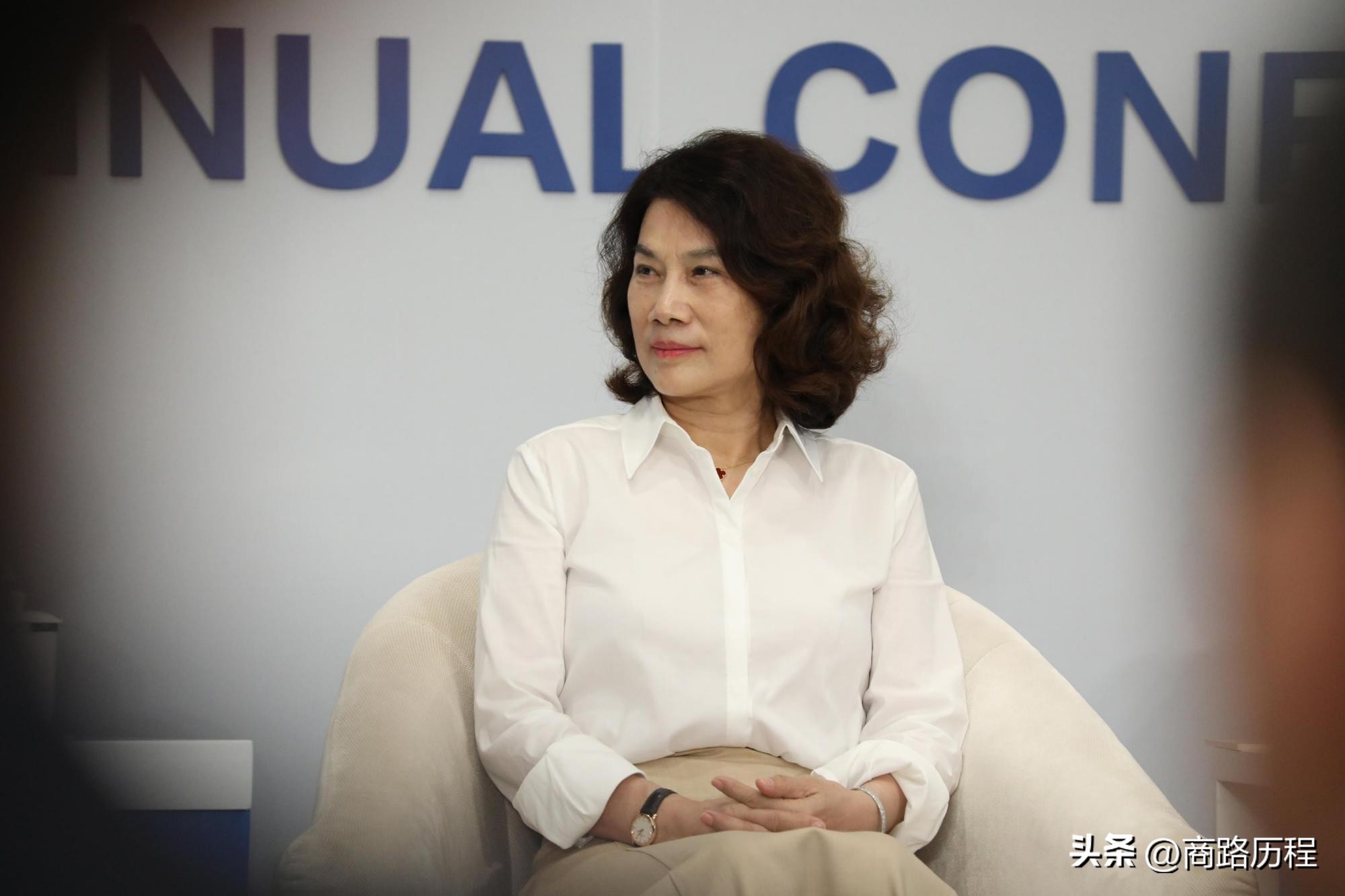 董明珠的创业经历简介,董明珠从一个家庭变成铁娘子