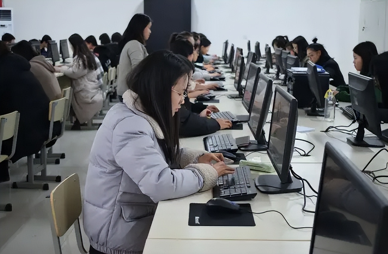 适合女生读的10大专业，毕业后月收入4300元以上，就业满意度偏高