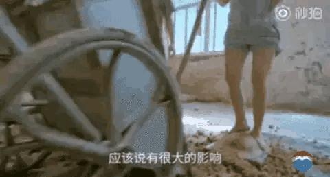 茅台踩曲工照片,茅台踩酒女工视频