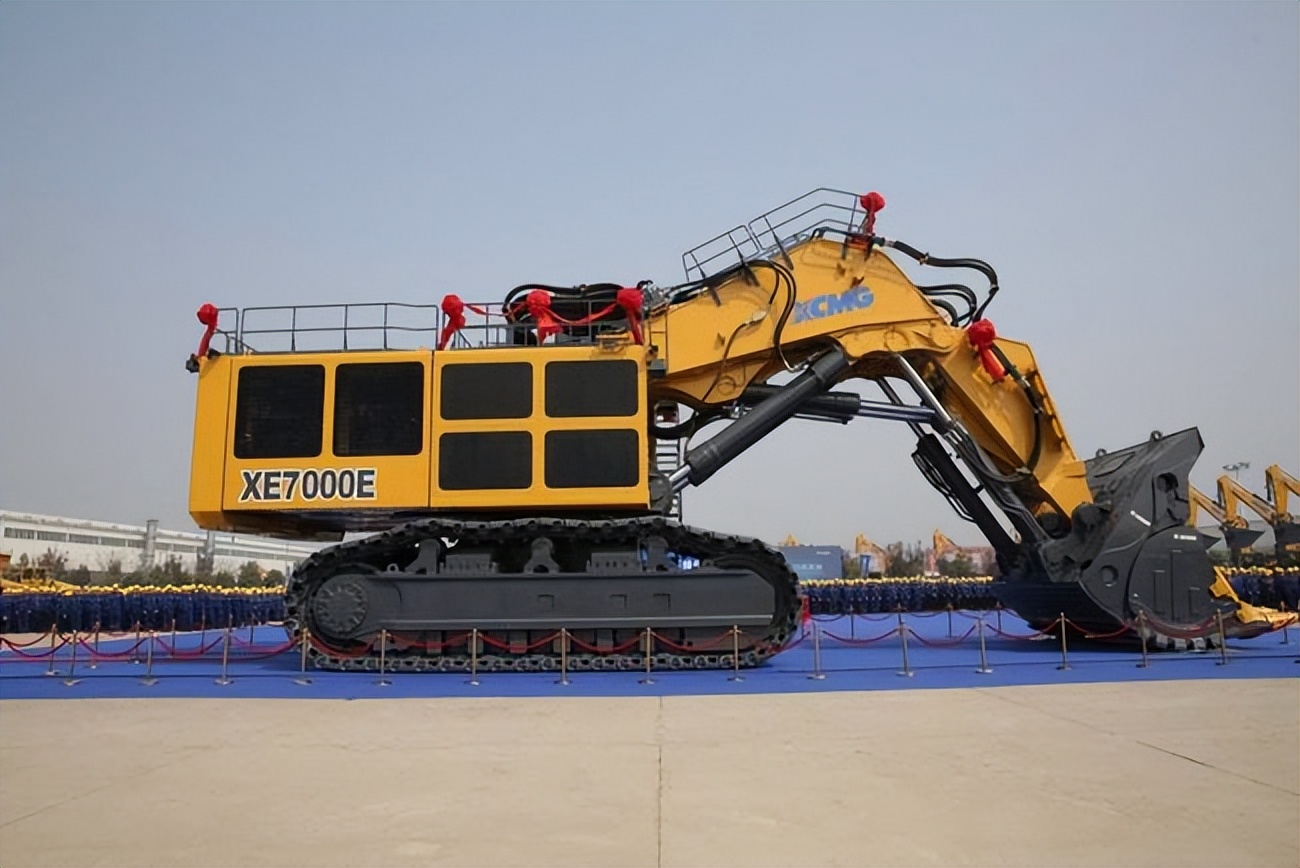 日本最大挖掘机,世界最大挖掘机一铲能挖多少吨