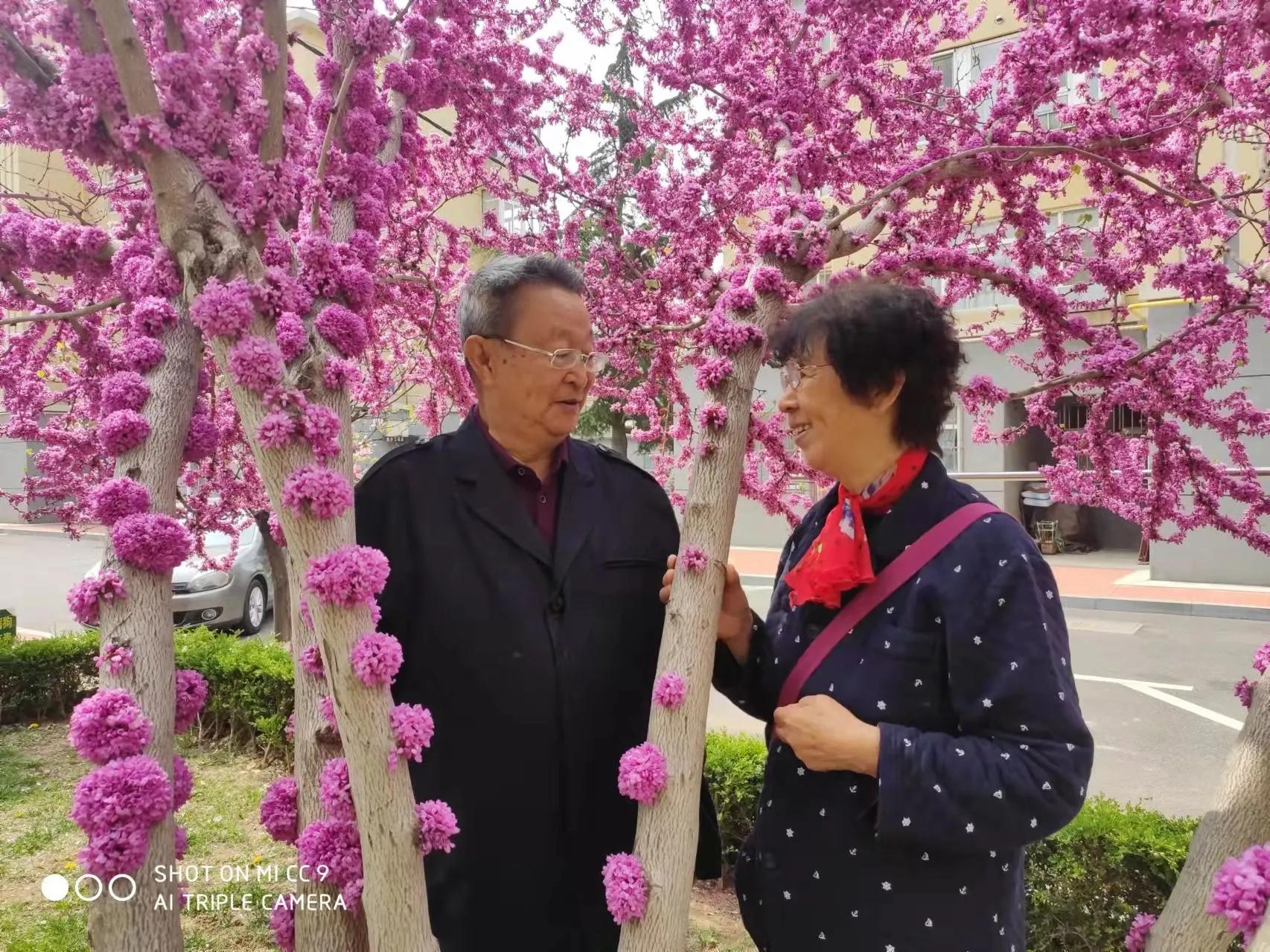 原创微型散文诗：乐与春天合影爱与快乐同行