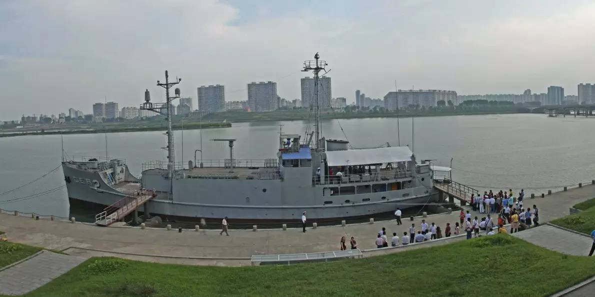 朝鲜扣押美国舰船，美军出动百架战机进逼，最后为何却选择道歉