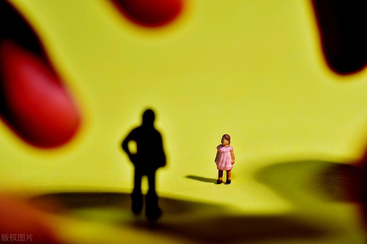 9岁女孩被40岁男子隔空猥亵这种行为也是“性侵”！必须严惩！