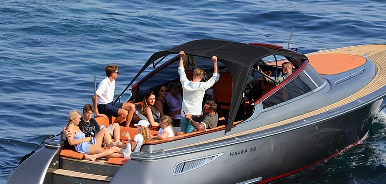 小七与小贝接吻,小贝亲吻小七所有照片