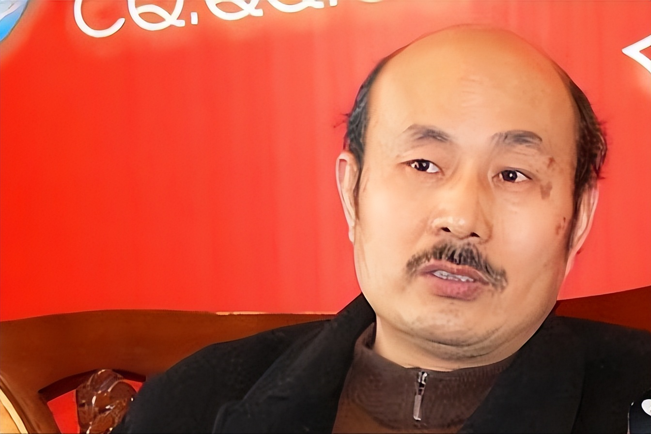 独臂大叔从零创业，带领355名残疾员工做梳子，一年卖出三个亿！