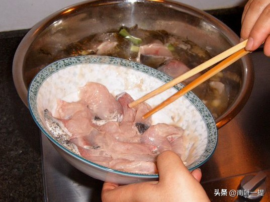 酸菜鱼的做法家常做法,酸菜鱼的做法