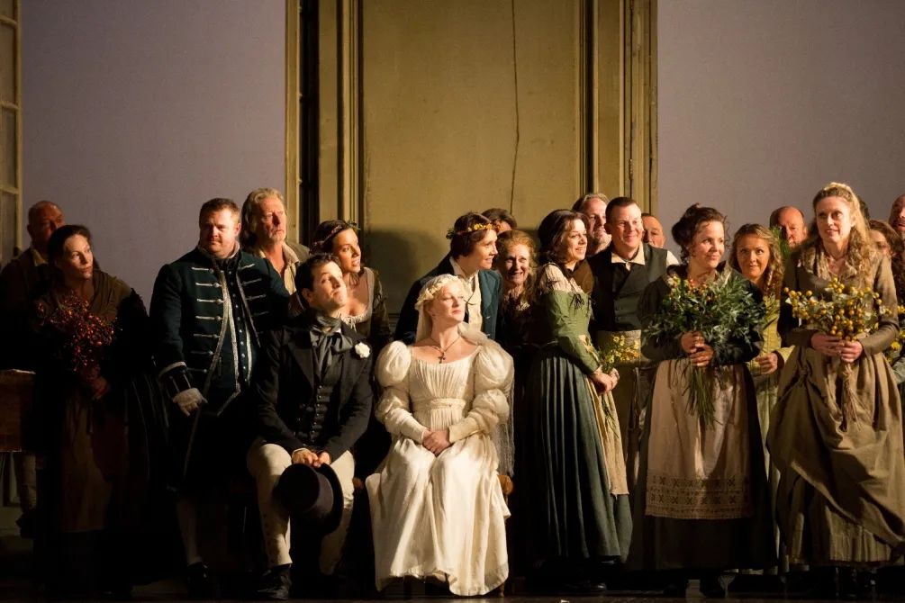 一日一期的经典，第二十四天：钿誓钗盟何处寻当初谁料今