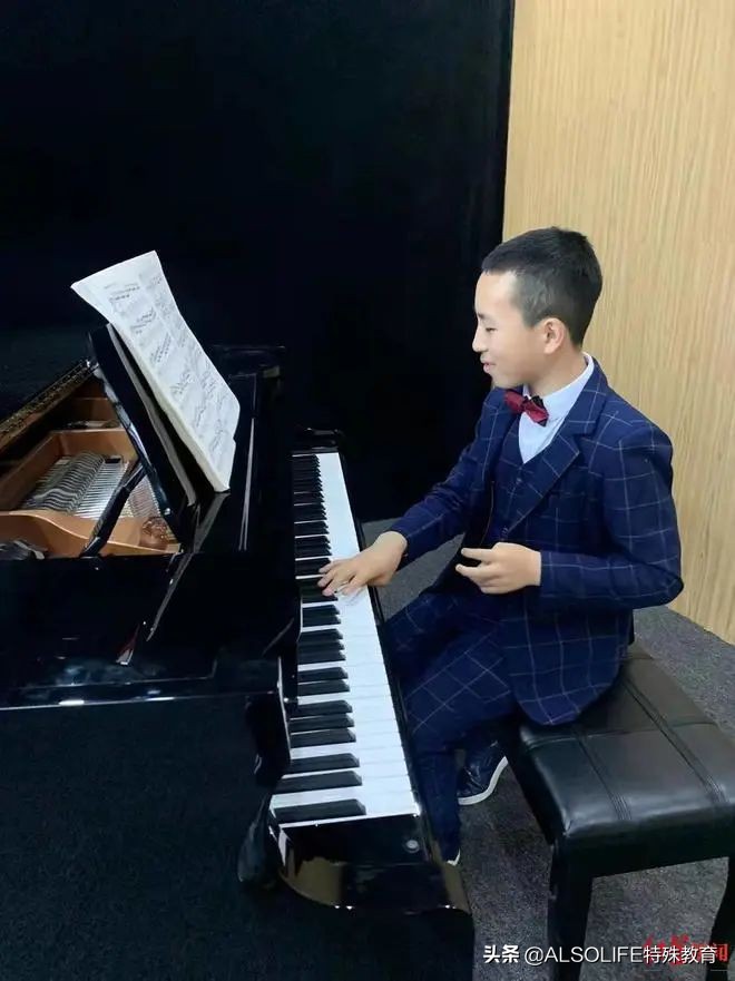 自闭症轩轩怎么导致的,自闭症轩轩几岁开始康复训练