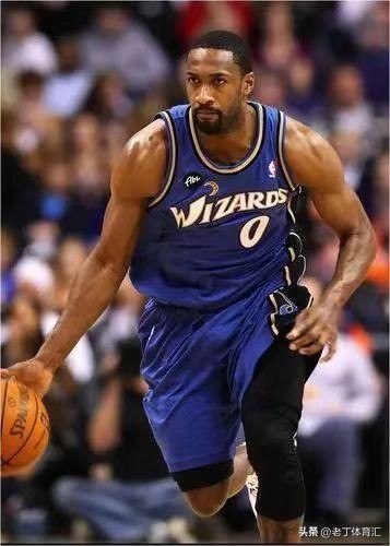 这十位球员你还记得几位？认识八个才能叫老球迷