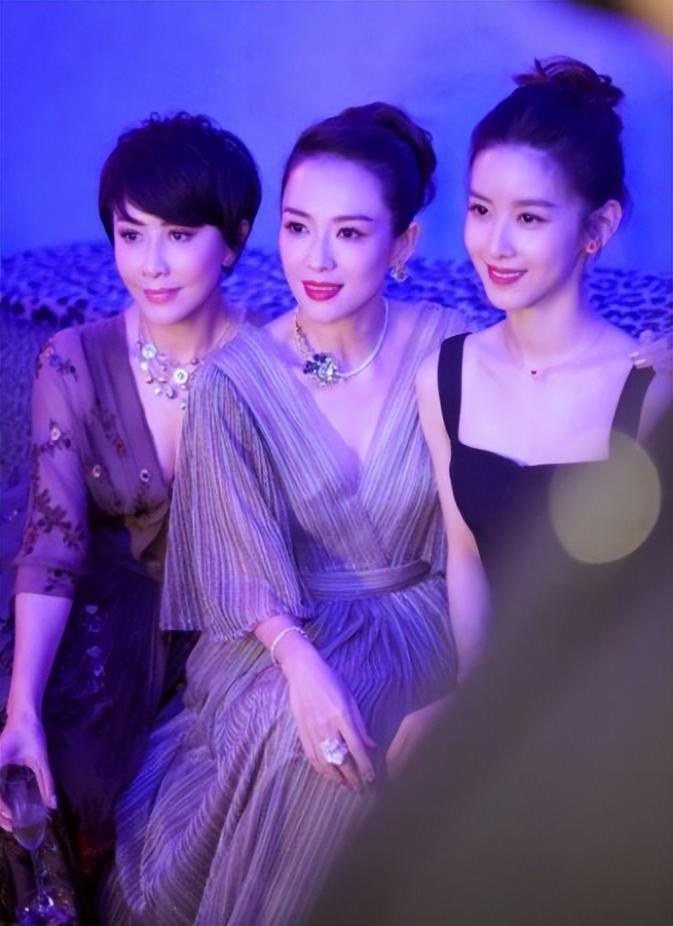 29岁章泽天近照曝光,27岁章泽天近照曝光