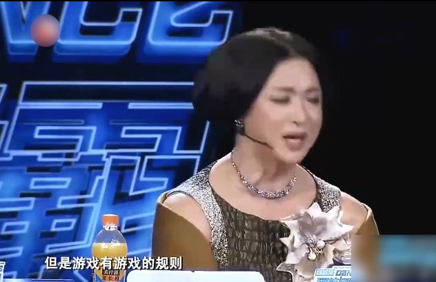 “明星针锋相对”：杨丽萍对金星当众拍桌，冯小刚让成龙下不来台