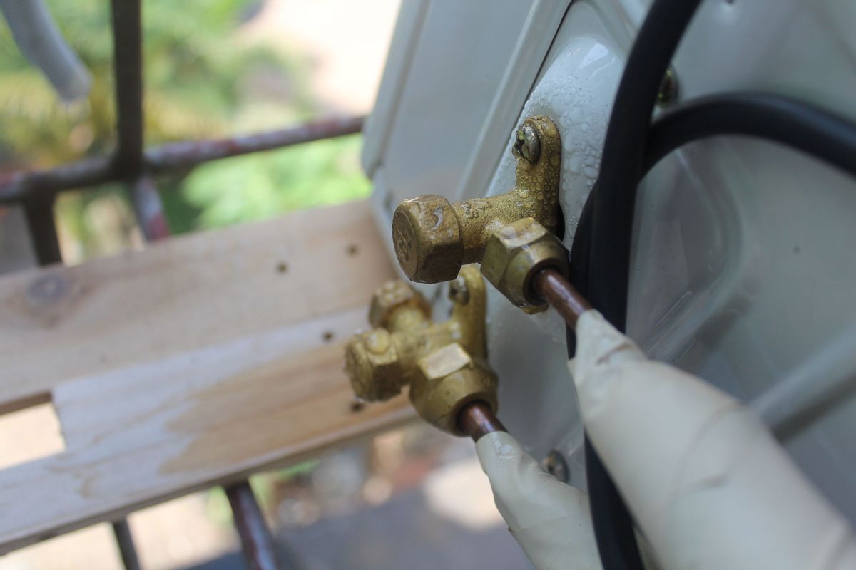 空调缺氟自查：别急着叫售后，“加氟”十有八九没必要