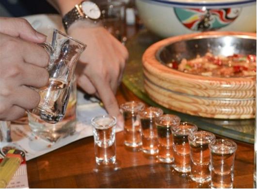 过期的啤酒喝了会变傻吗,过期的啤酒千万不要扔了