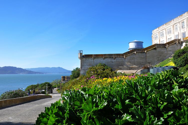 回味旧金山探访成功者的庄园,一种窗口令艾尔卡彭等囚犯备受折磨