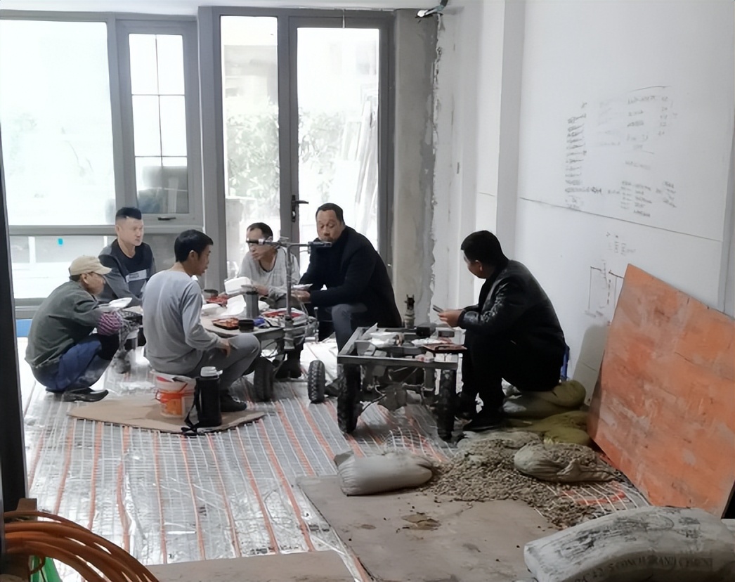 为什么装修工人的工资比较高,年轻人做装修工人有前景吗