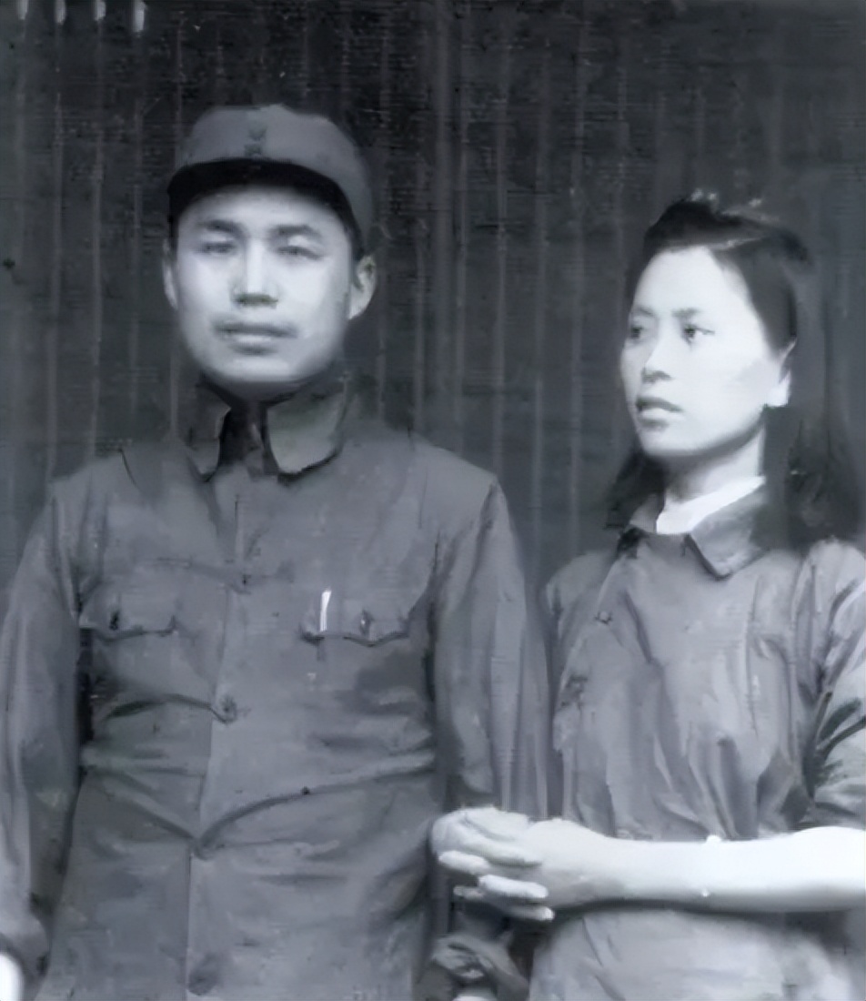 1973年,尤太忠给老政委*小平邓**送烟,*小平邓**拿到烟说了什么?