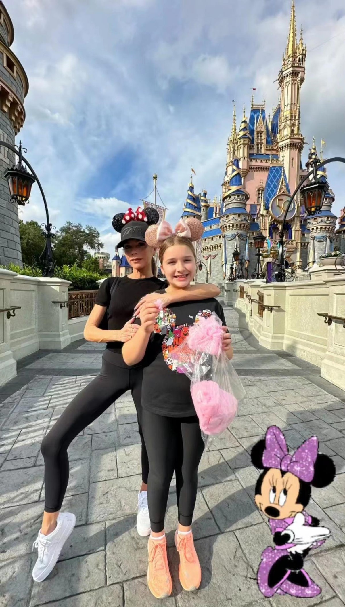 贝嫂带小七出街购物,贝嫂抱小七纽约逛街