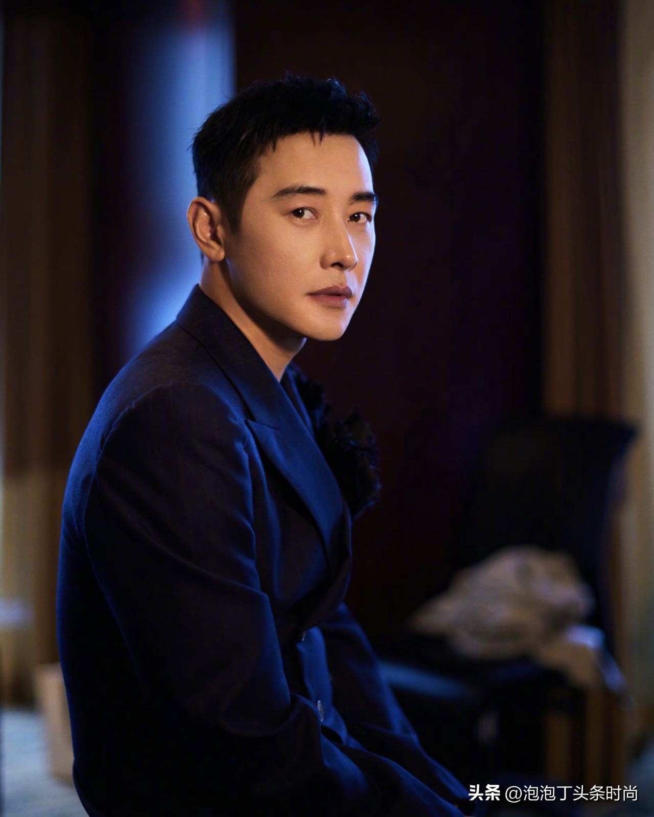 这是几个情况？身高1米82Ta，把男女明星秒变“小矮人”怎么看？