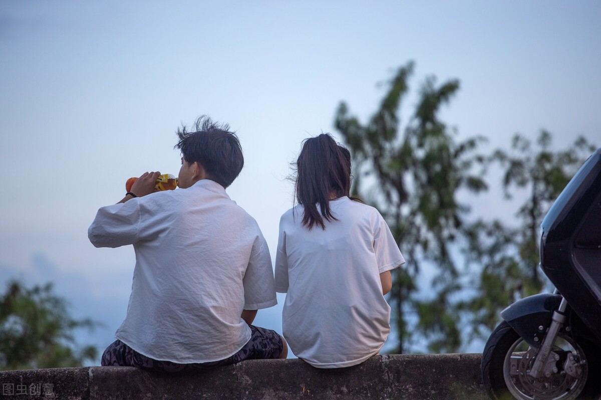 遇到学生谈恋爱班主任该怎么办,学生谈恋爱班主任该怎么办