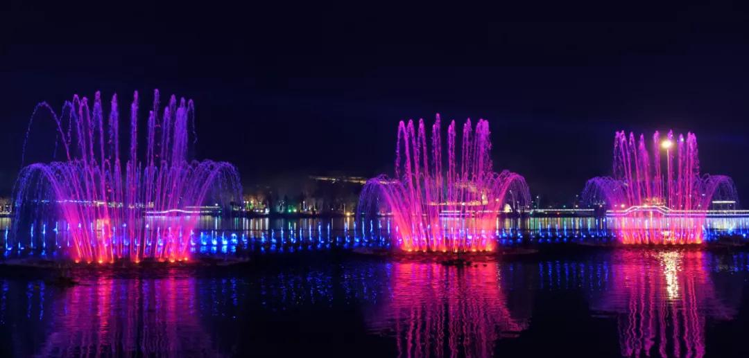 郑州灯展好玩的地方,郑州春节晚上打铁花