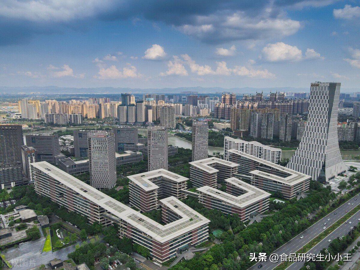 重庆和成都哪个是西南中心城市,成都和重庆城市布局的区别