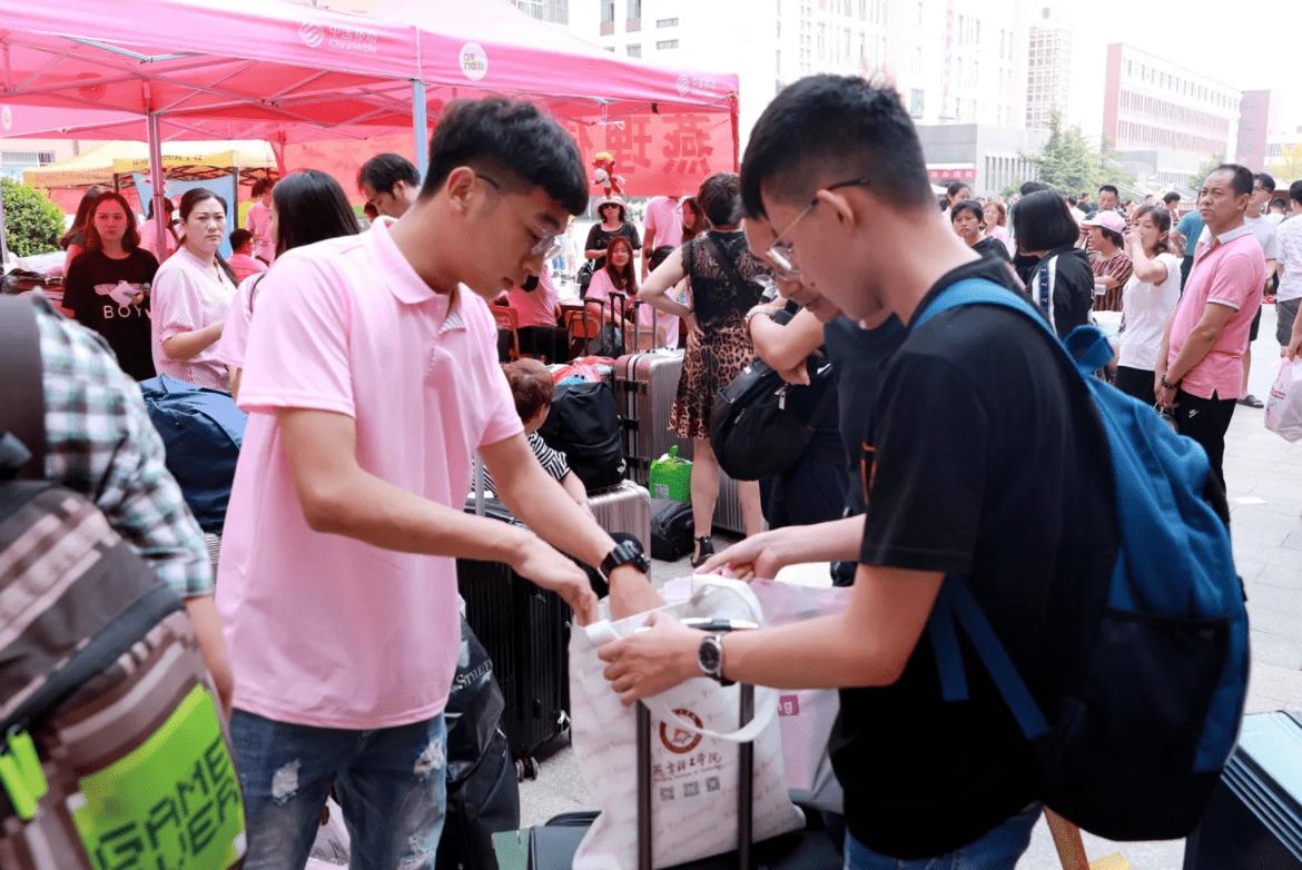 江苏女生外地求学：“后悔出省上大学”，说出了异地学子的心声