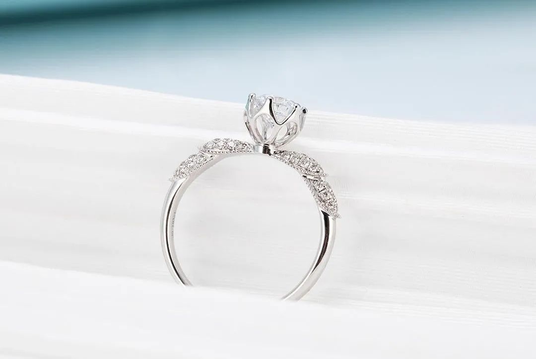 新人的结婚钻戒怎么选购才算完美,结婚新人如何挑选钻戒