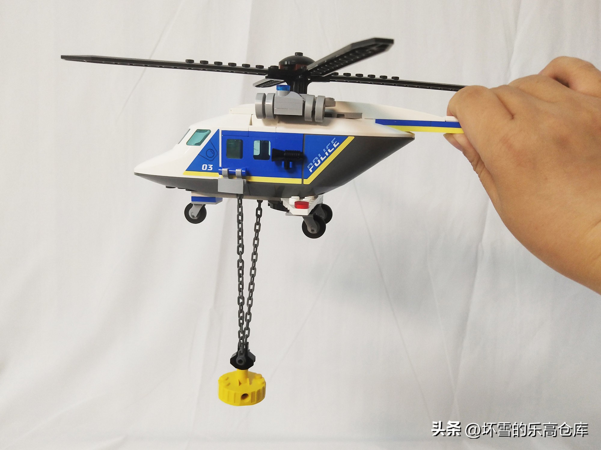带磁铁的乐高,乐高60243警用直升机拼装视频