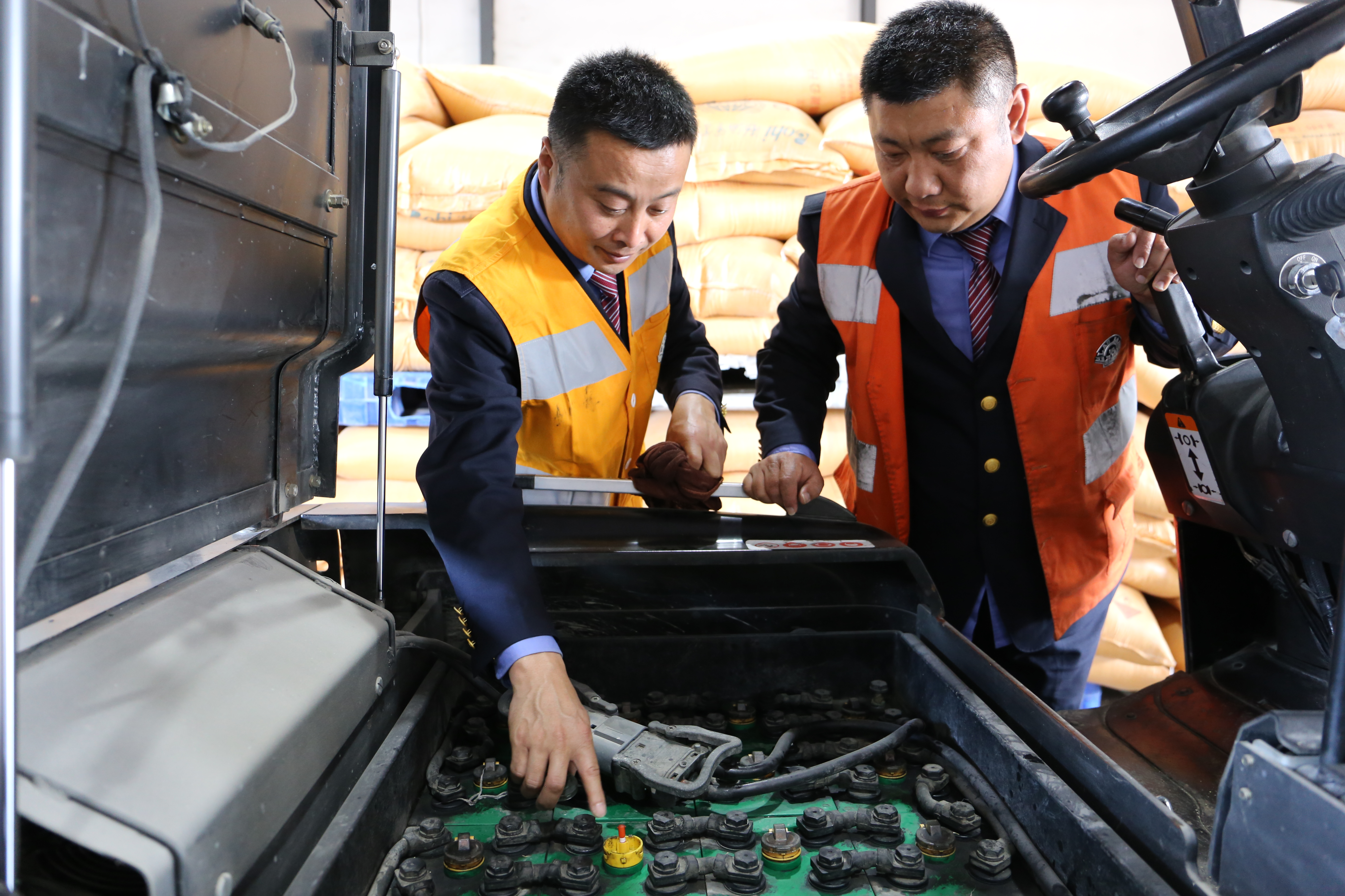 交广会客厅｜春节不打烊“巧手快叉”保障民生物资运输