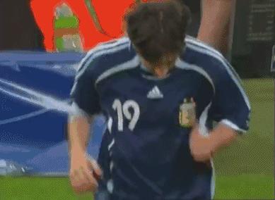 梅西夺冠后亲吻妻子,梅西夺冠亲吻爱妻