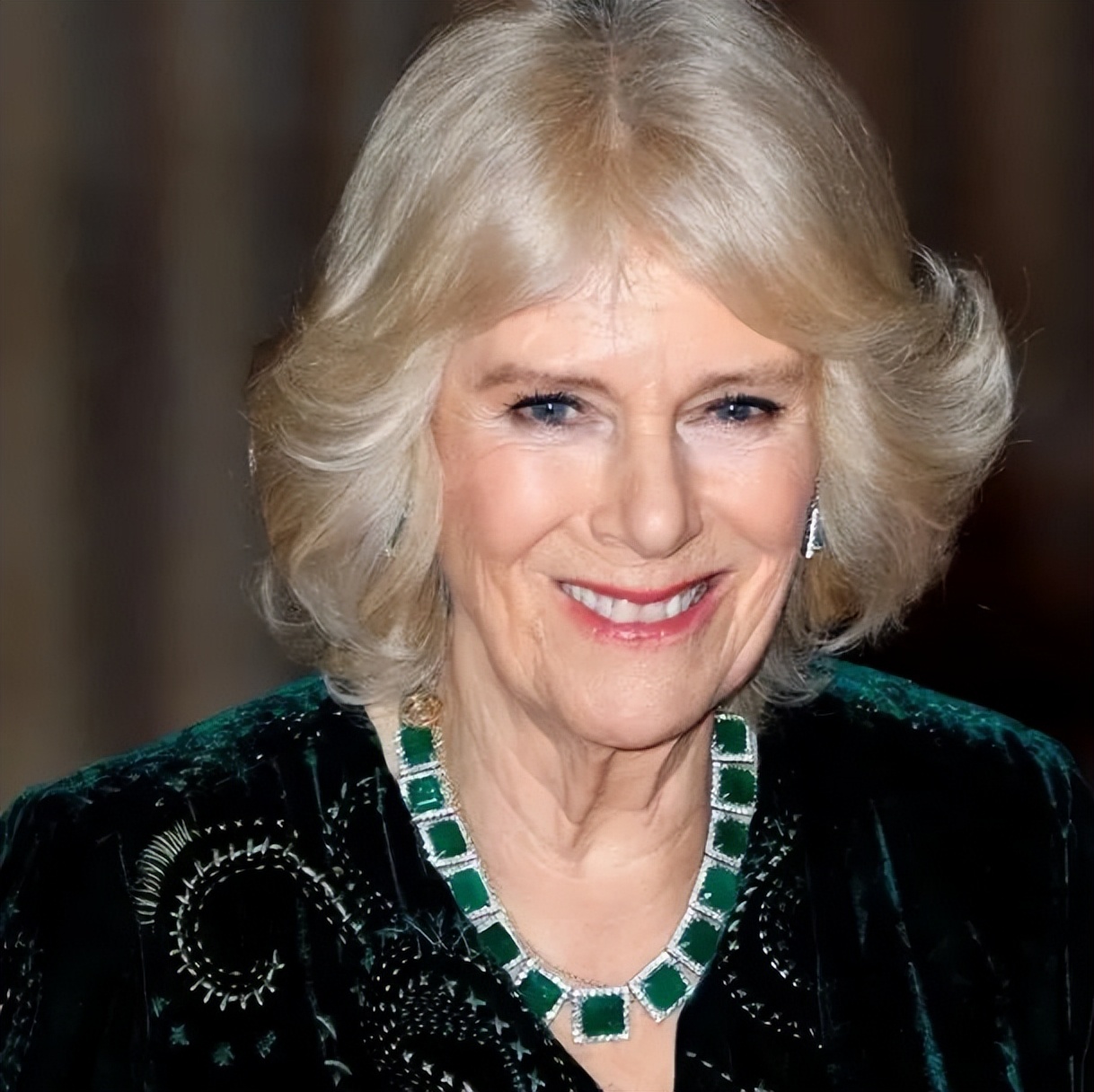 英国王后卡米拉年轻时身材好吗,卡米拉黛妃的珠宝