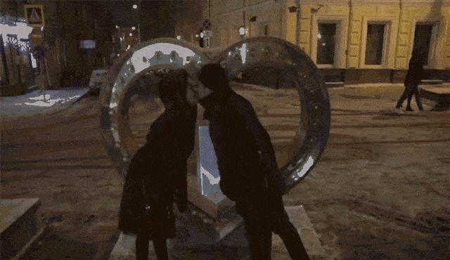 2023创意营销西方情人节浪漫爱情互动装置集合,让你高光炫爱!