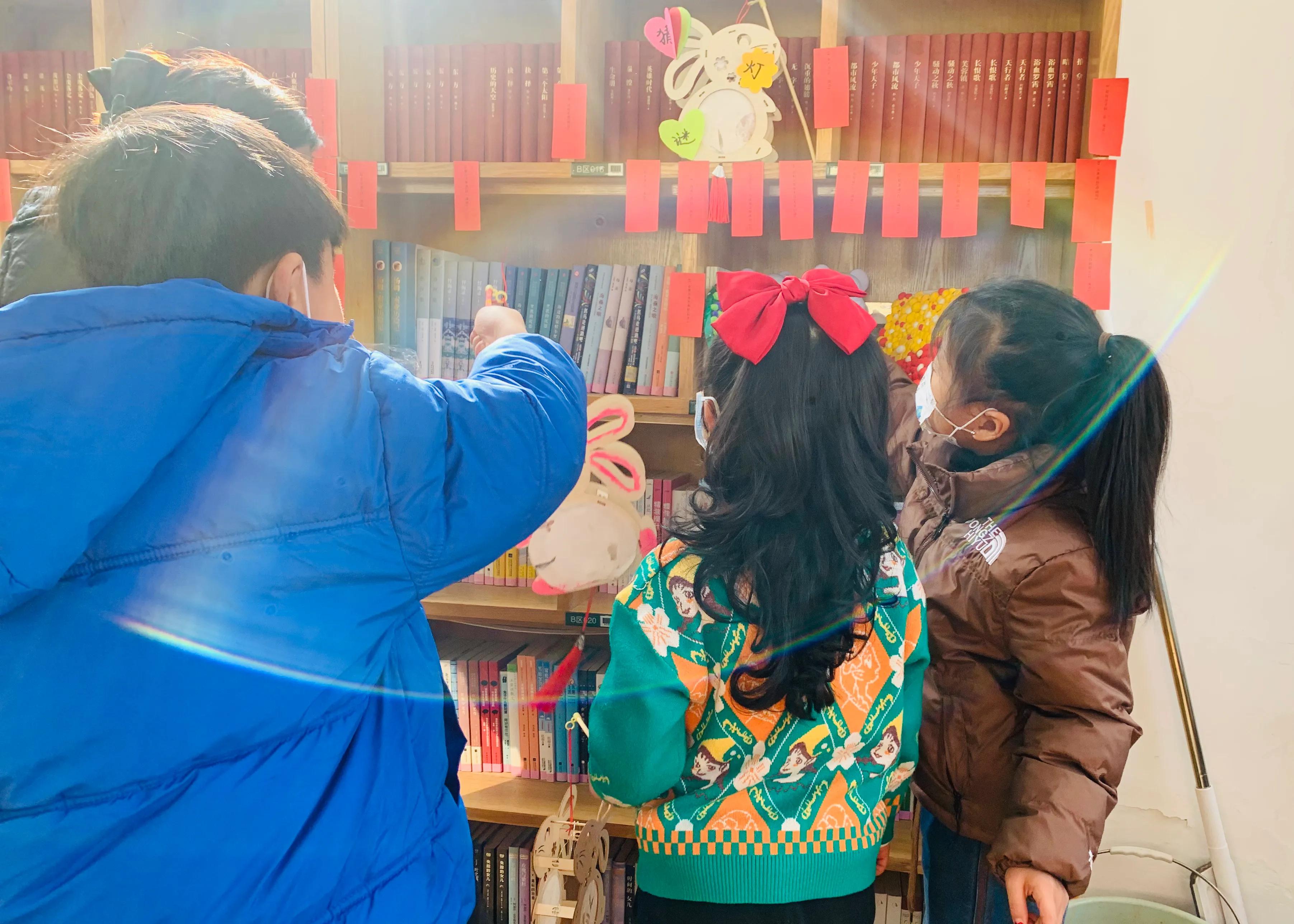 千盏手工花灯拉满节日氛围感,元宵节花灯手工制作古风可亮灯