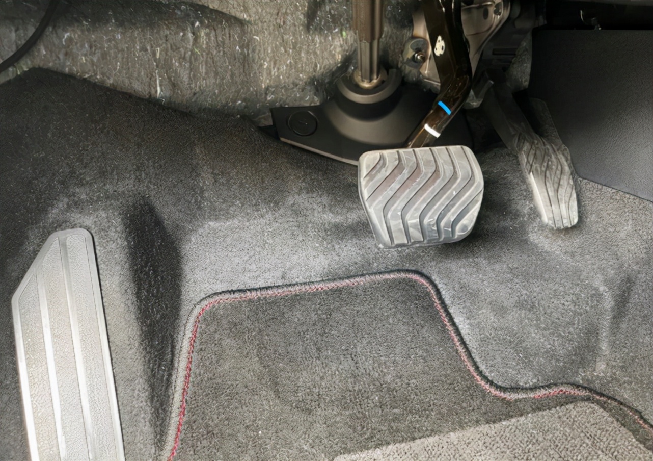 日产天籁显示油耗16,2009款2.5日产天籁真实油耗多少