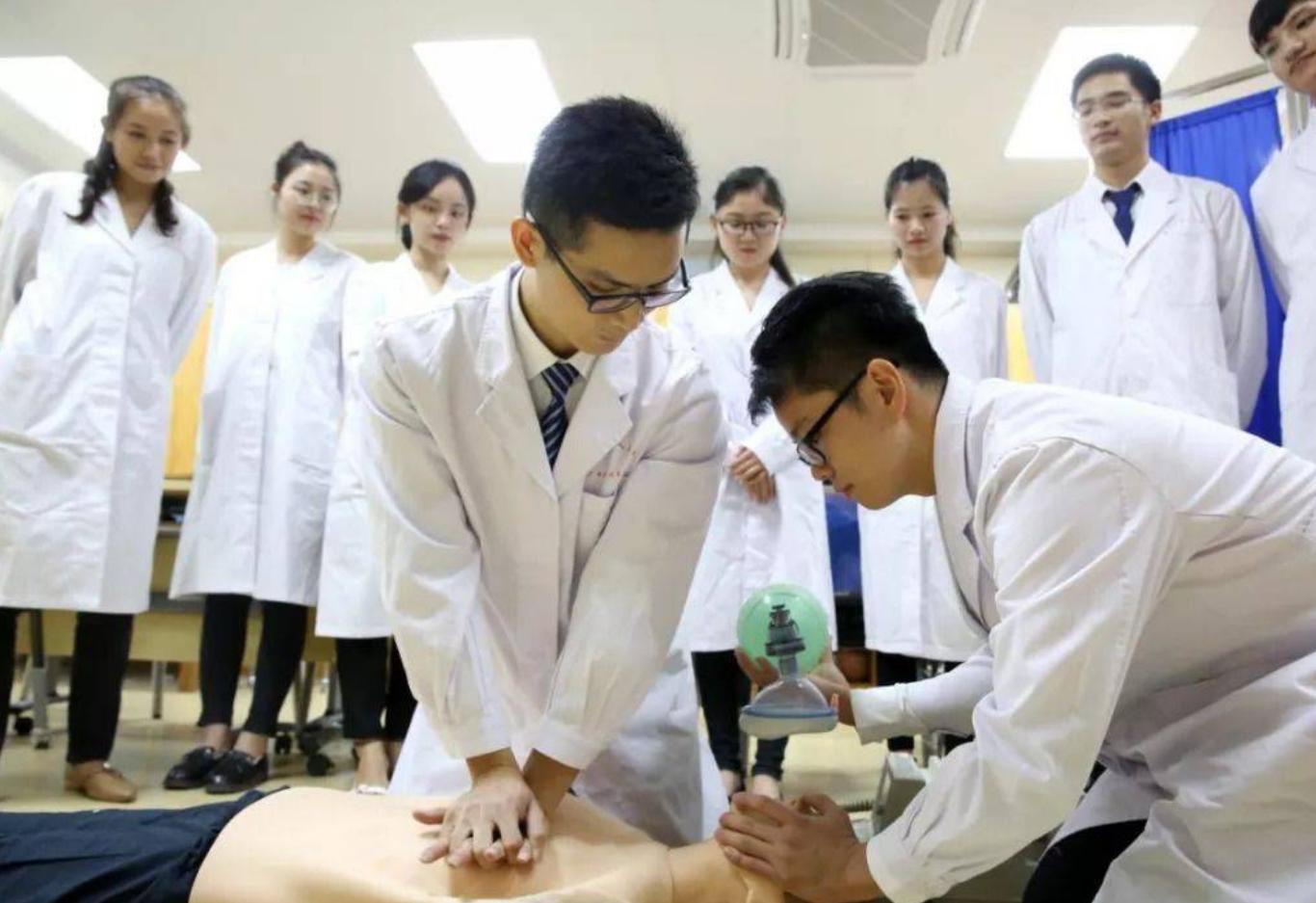 青岛医院招聘紧缺人才,青岛医学部招聘会