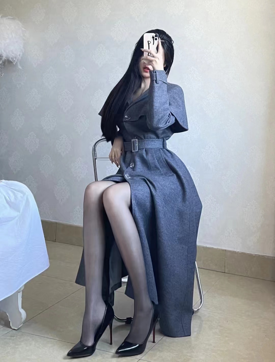 中款深灰色大衣怎么搭配好看,maxmaralabbro灰色大衣