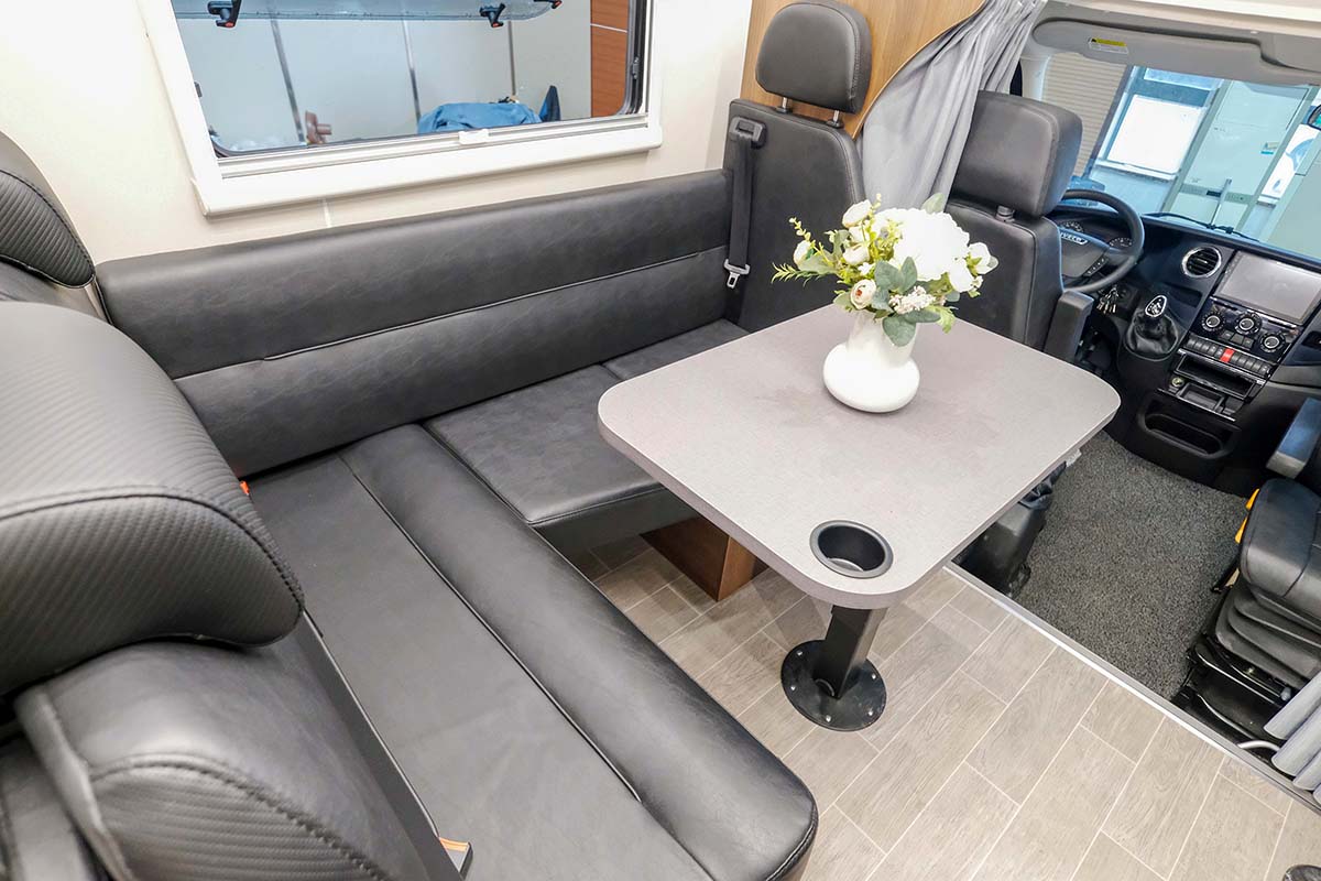 可在城市代步又可旅行的t型房车,中轴低顶b型15万左右房车推荐