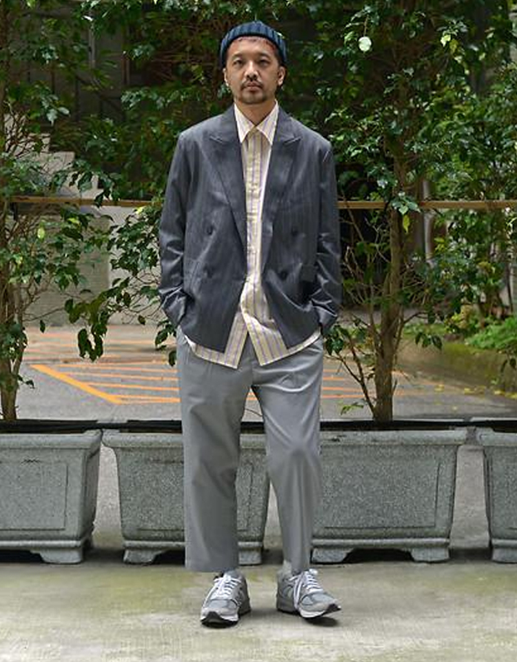 男人上了年纪：一定要多穿这4种“男神色”，气质拉满，年轻10岁