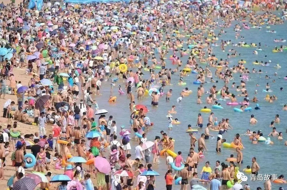 夏天洗海澡风景,夏天洗海澡如何预防海蜇