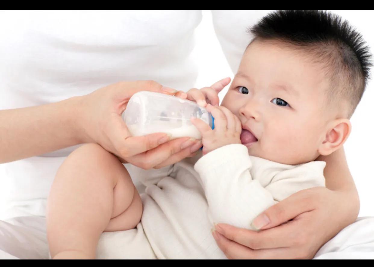 月子里20天的宝宝睡眠减少,宝爸宝妈要注意了孩子说话晚