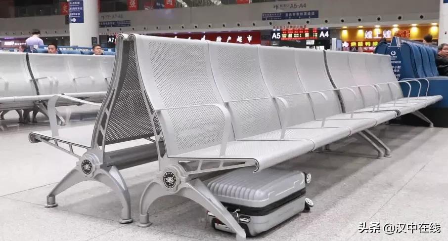 火车站内这些地方请不要“人走物留”哦