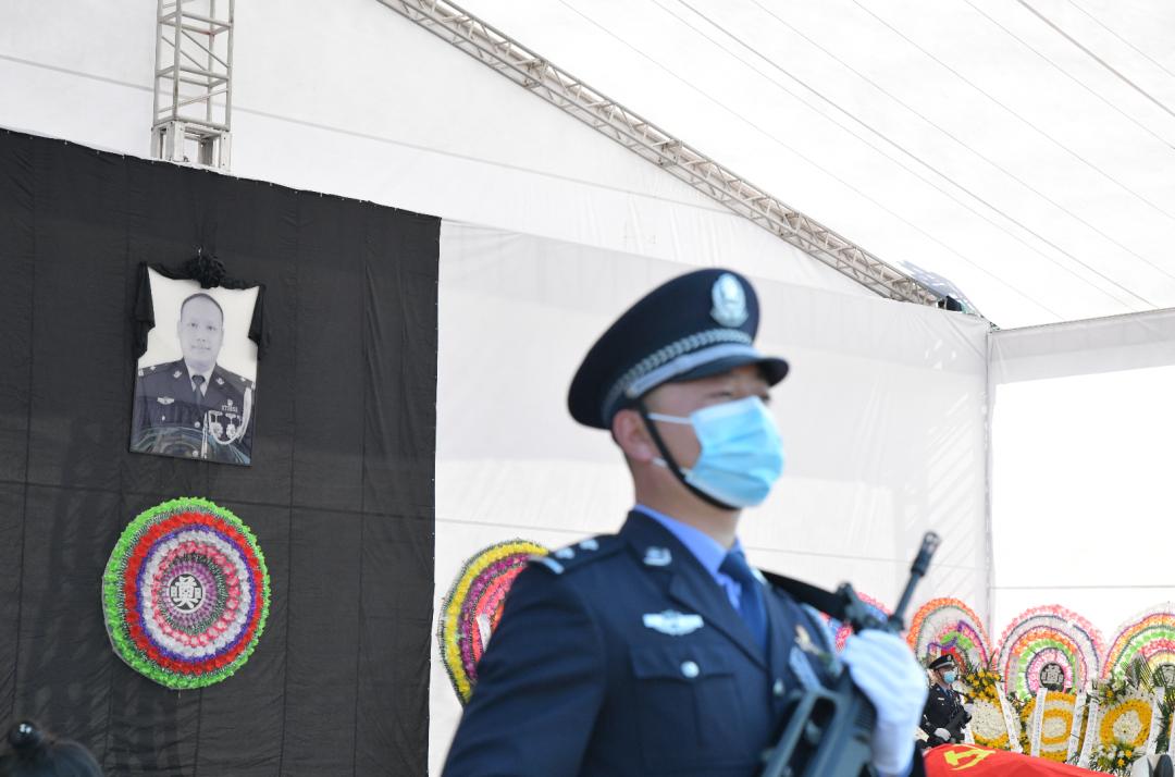 缉毒警察执行最后一次任务,缉毒英雄告别仪式