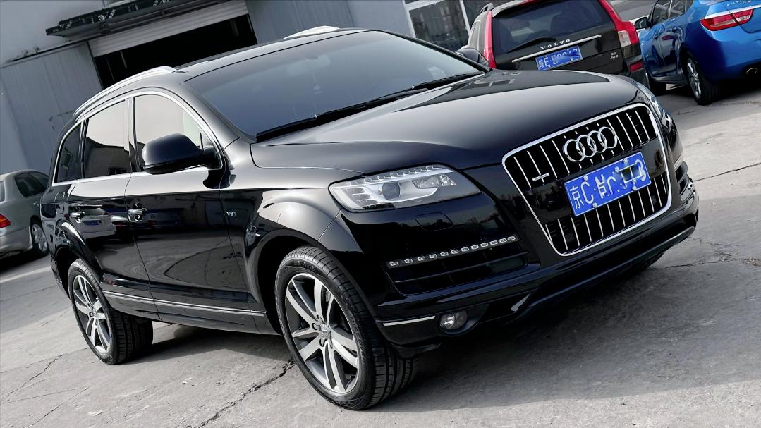 奥迪q7报废厂,老款奥迪q7出车祸