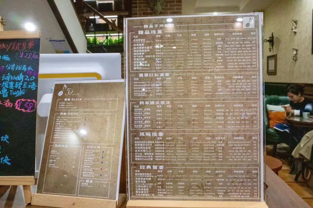 在这座充满松弛感的城市里，喝了两天咖啡